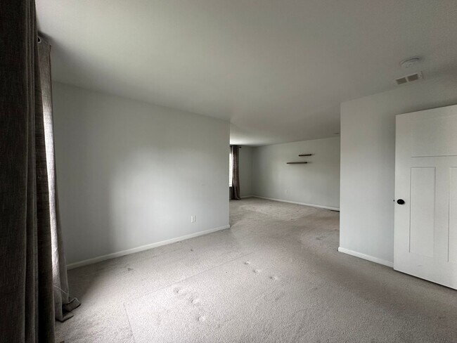 Building Photo - 3685 Clauss Dr