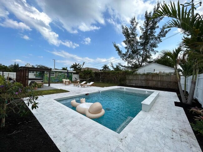 Building Photo - 415 S C St