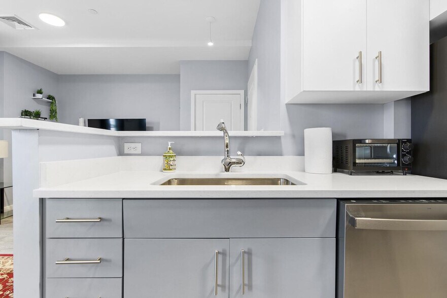 Building Photo - 95 Broadway