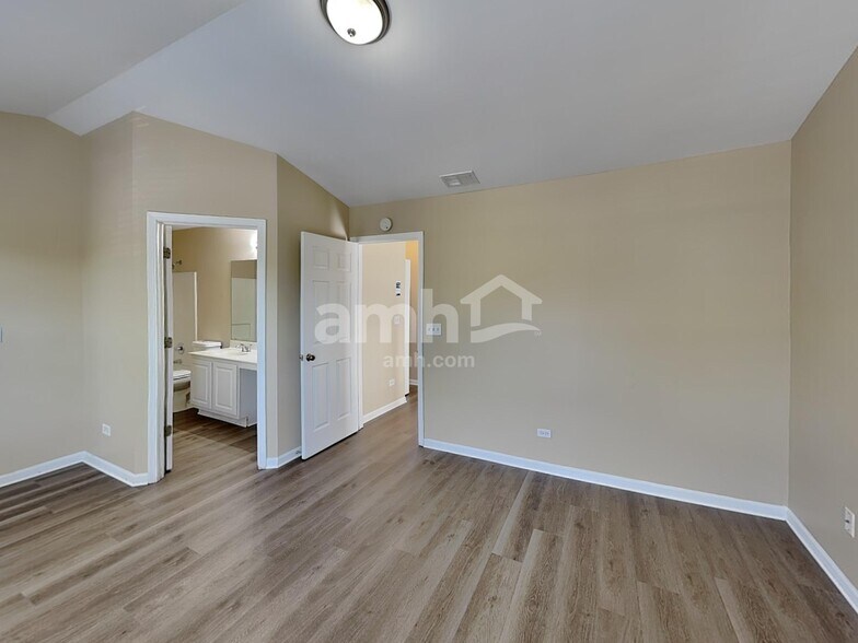 Building Photo - 2828 Sun Valley Dr