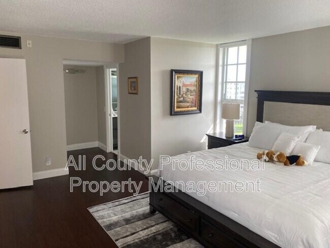 Building Photo - 3051 N Course Dr