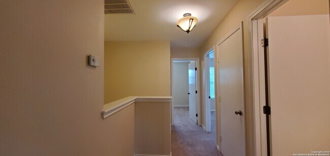 Building Photo - Newly Renovated Town-home