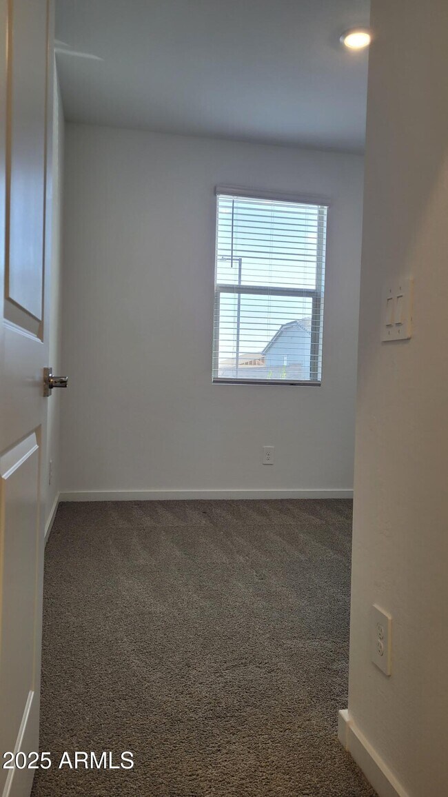 Building Photo - 15998 W Smoketree Dr