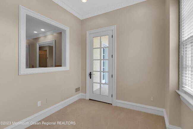 Building Photo - 1132 Oval Rd