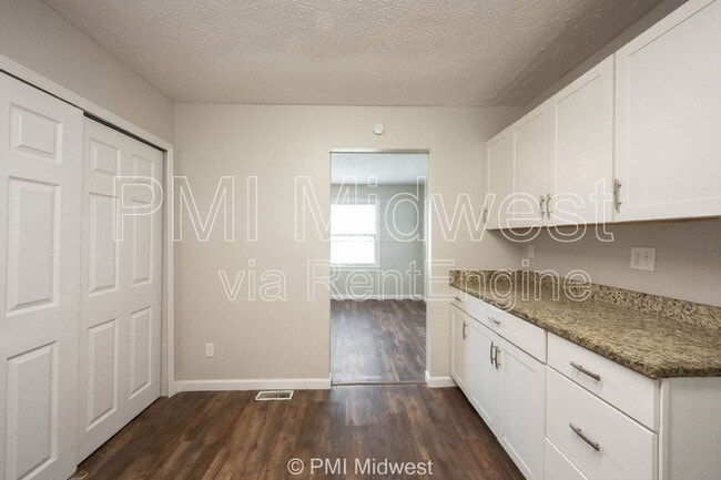 Building Photo - 126 Lewis Dr