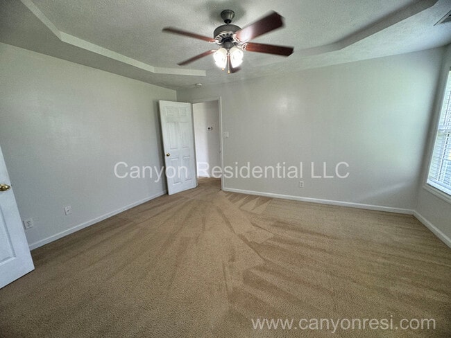 Building Photo - 323 Rushmore Ct