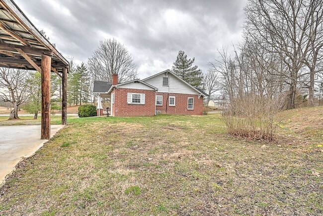 Building Photo - 6456 Blue Springs Pkwy