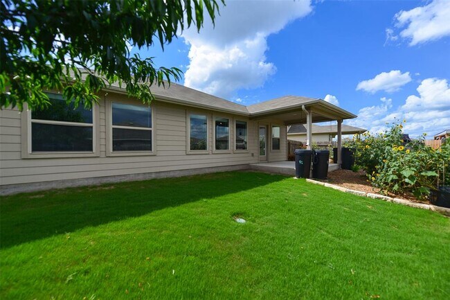 Building Photo - 216 Pearland St