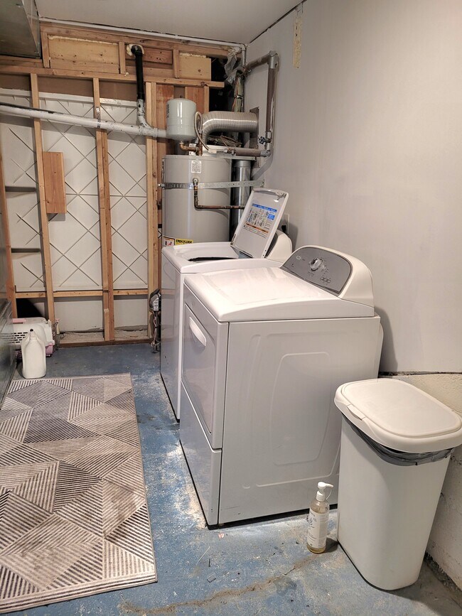 Building Photo - 2216 Grand Ave