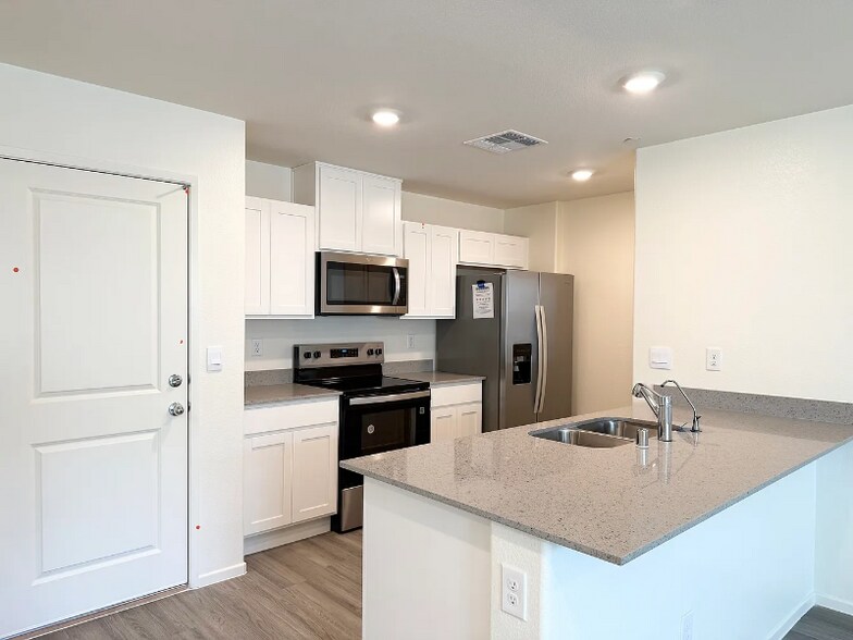 Building Photo - 9472 Peaceful River Ave