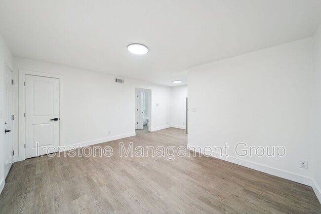 Building Photo - 3171 E 49th St