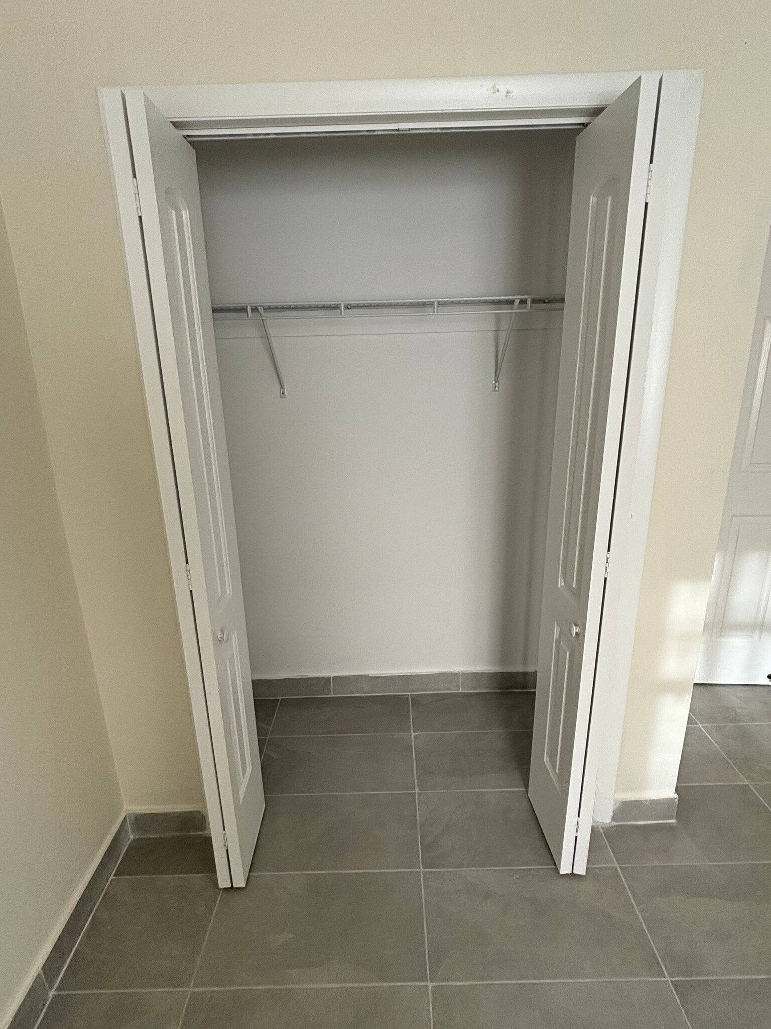 Building Photo - 400 Count St