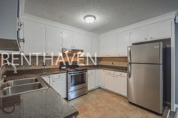 Building Photo - 821 Setter Ln