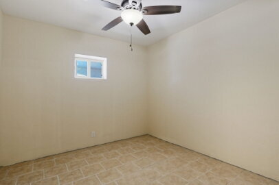 Building Photo - Corner 3 bed with Refrigerated AC