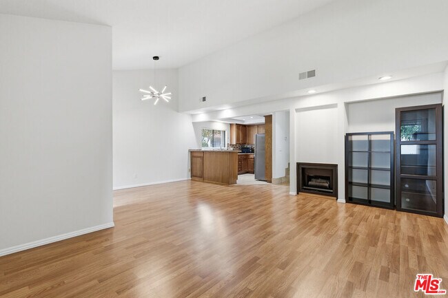 Building Photo - 18136 Oxnard St