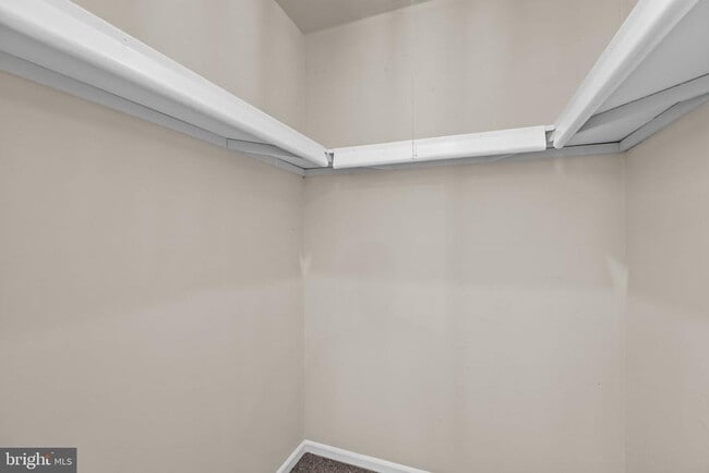 Building Photo - 560B Thrush Ct