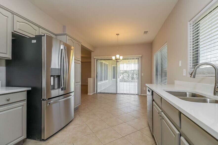 Building Photo - 5405 S 55th Ave