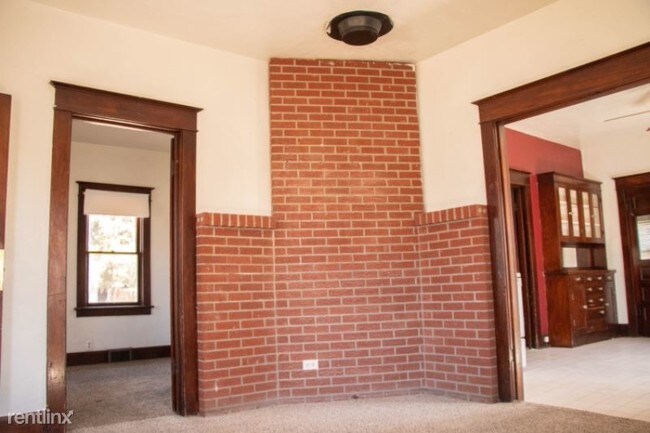 Building Photo - 2 br, 1 bath House - 1120 3rd Ave