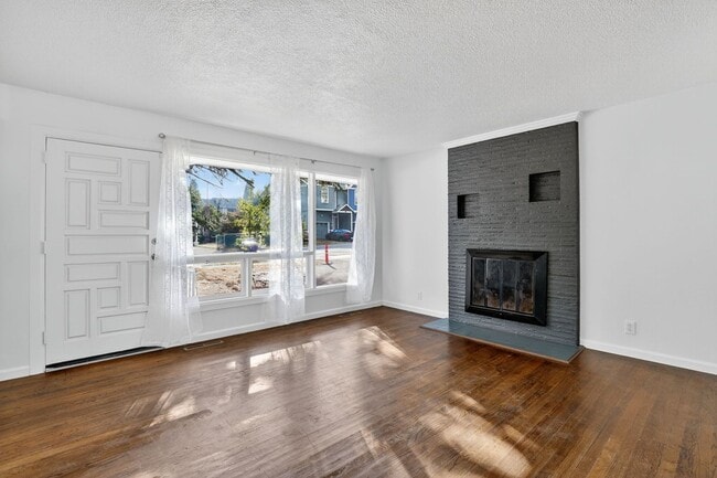 Building Photo - 4 bedroom: Single Level SE Portland Home