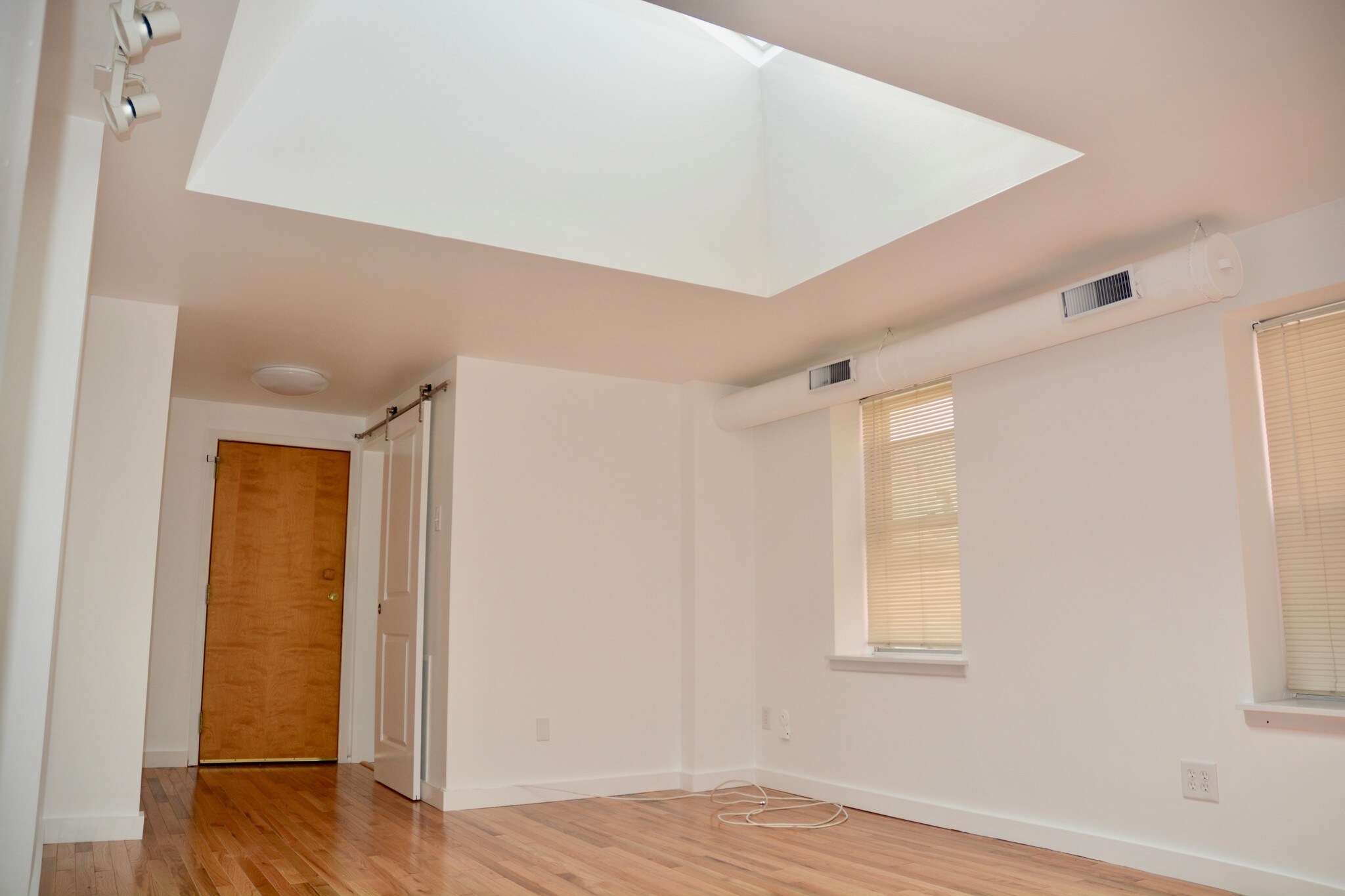 Building Photo - 217 Vine St