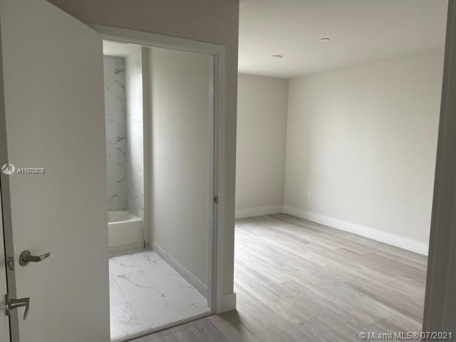 Building Photo - 2561 NE 193rd St