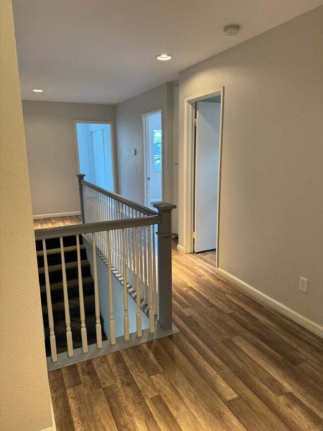 Building Photo - 3215 Glancy Dr