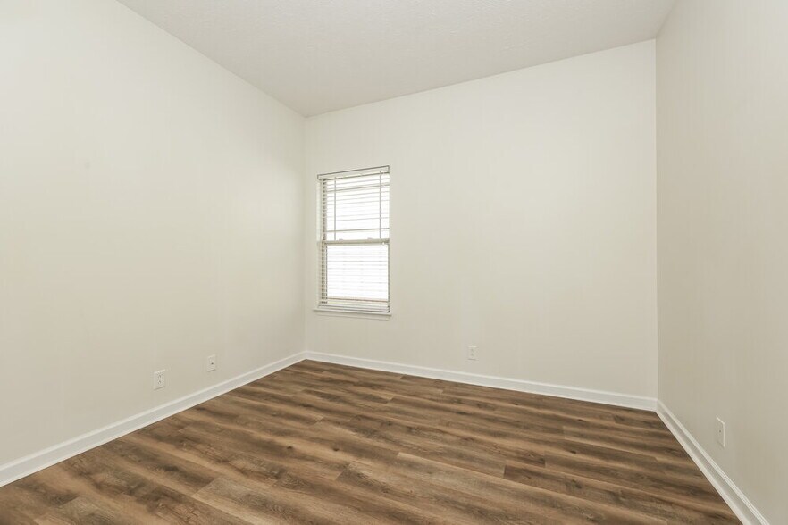 Building Photo - 3342 Cotswold Ln