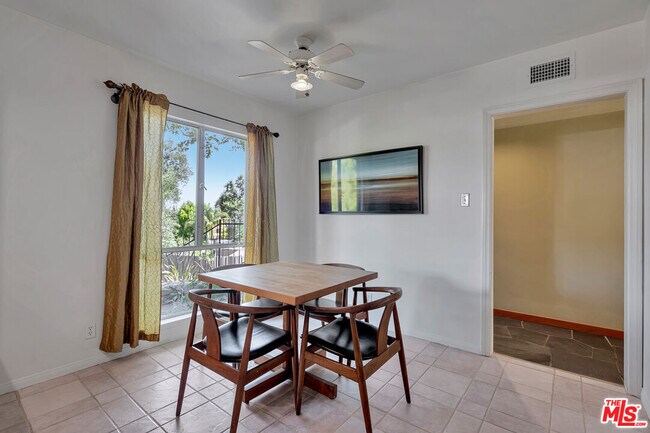 Building Photo - 15511 Woodcrest Dr
