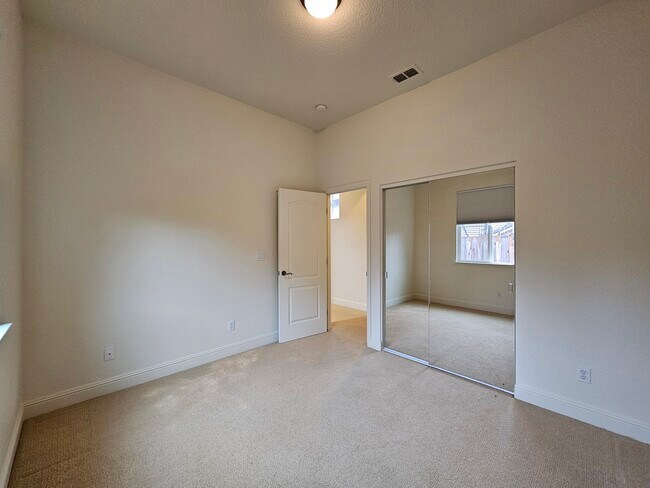 Building Photo - 429 Porter Rd