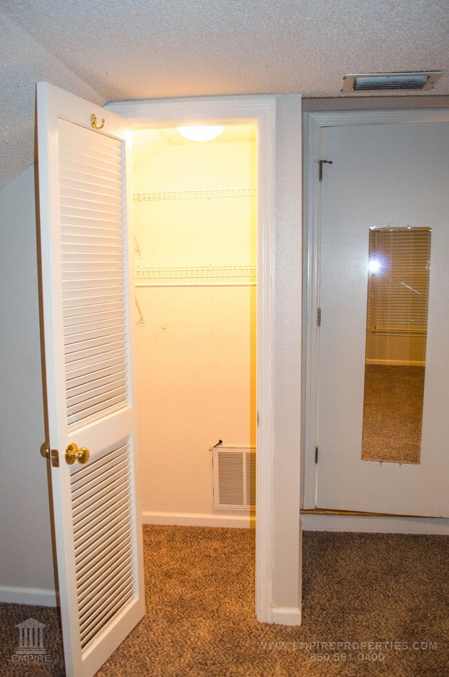 Building Photo - Beautiful Large home off of Mahan