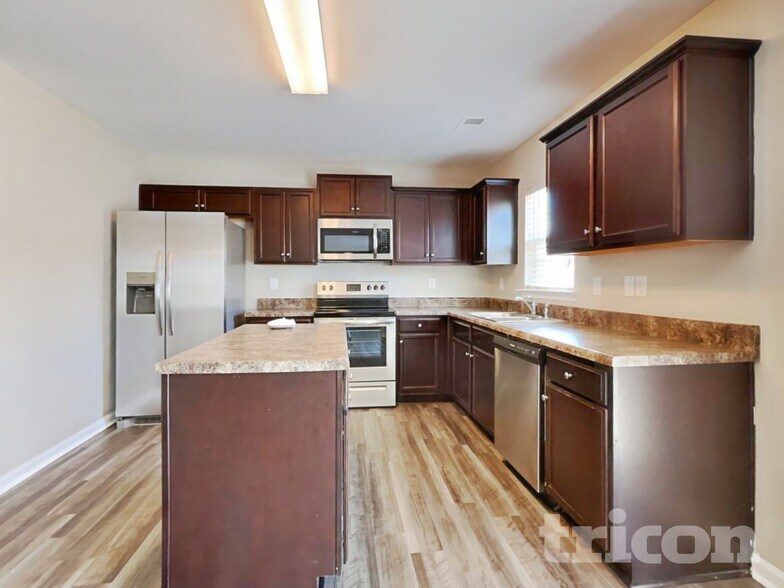 Building Photo - 547 Falls Cottage Run