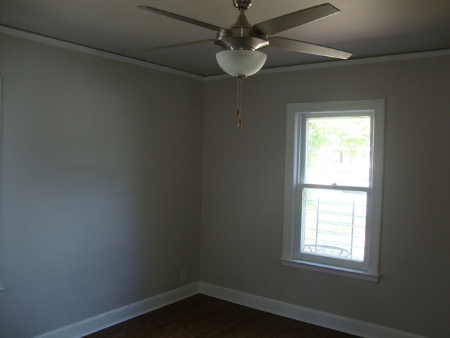 Building Photo - * Peabody 2br 1 bath duplex*