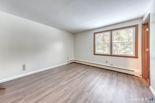 Building Photo - 5 Cutler Ln