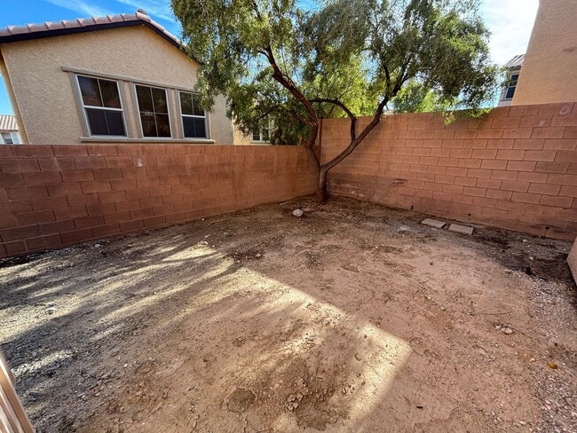 Building Photo - Beautiful 4Bed/3Bath/2Car home located between Summerlin/Providence area