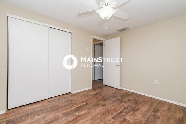 Building Photo - 3 Bedroom Pet-Friendly Home in Holiday, FL with Main Street Renewal