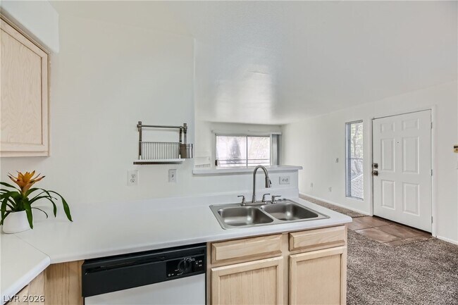 Building Photo - 3103 Key Largo Dr