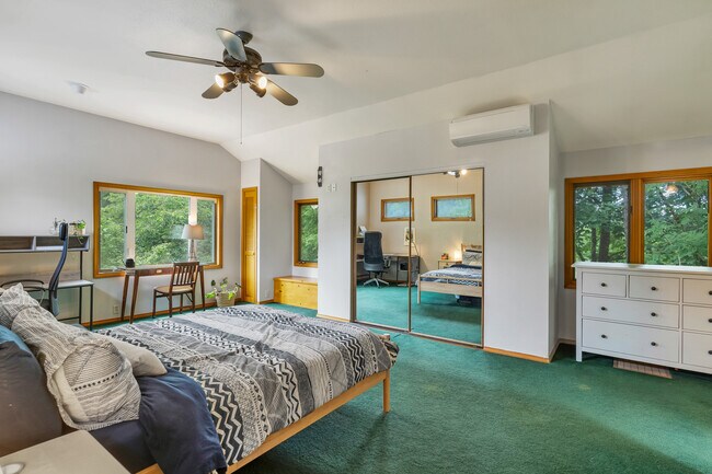 Building Photo - 3194 Crooked Finger Rd NE