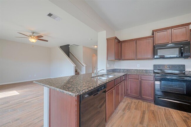 Building Photo - 5123 Oak Briar Ln