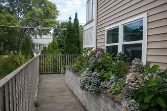 Building Photo - 4 Humphrey St