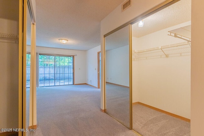 Building Photo - 3619 Bridgewood Dr
