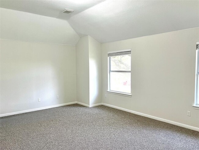 Building Photo - 6400 La Carman Ln
