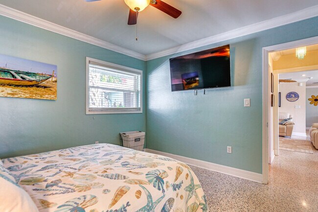 Building Photo - 2408 Brink Ave