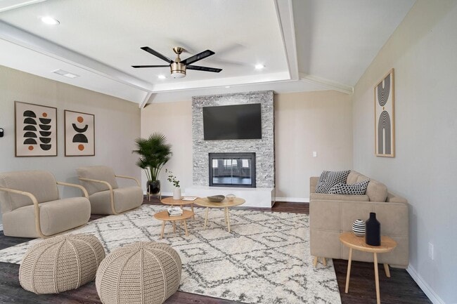 Building Photo - Gorgeous Prestonwood home with in-ground pool & large yard