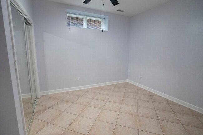 Building Photo - 2416 N Greenview Ave