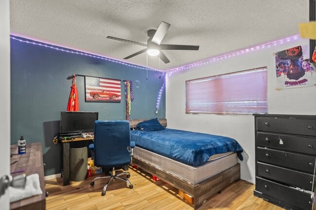 Building Photo - 3 Bd/2 Ba House in the Heart of Shafter