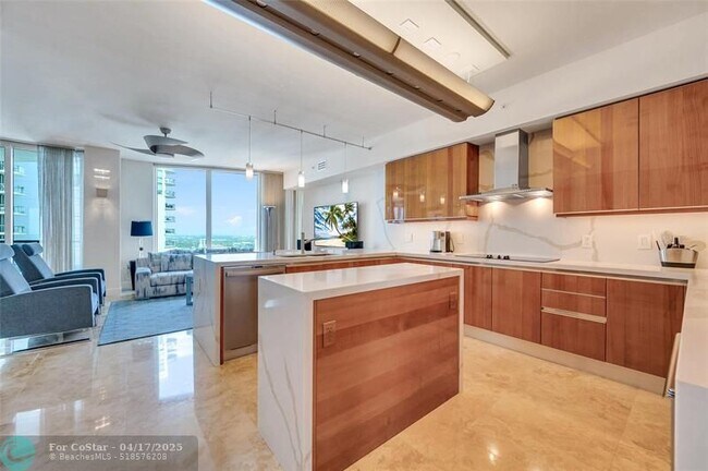 Building Photo - 333 Las Olas Way