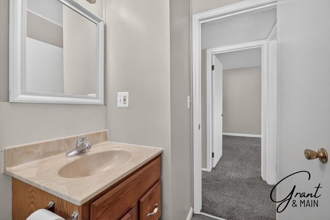 Building Photo - $1550 3 bedrooms