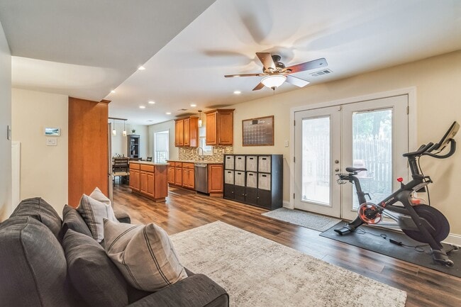Building Photo - 5 Bedroom 2.5 Bath Single Home in Lafayette Hill, PA!