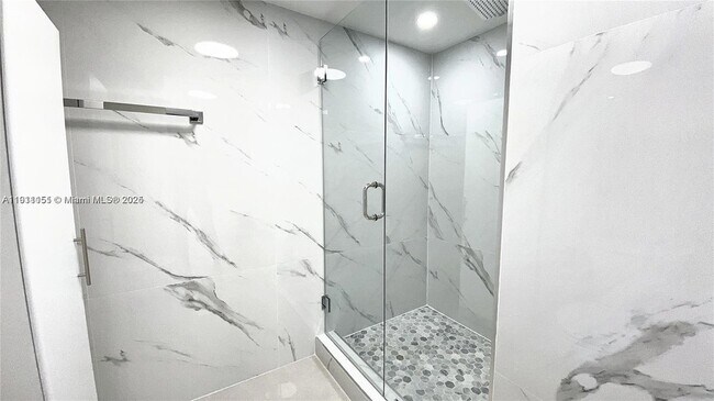 Building Photo - 1717 N Bayshore Dr