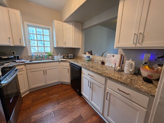 Building Photo - 183 Smith St